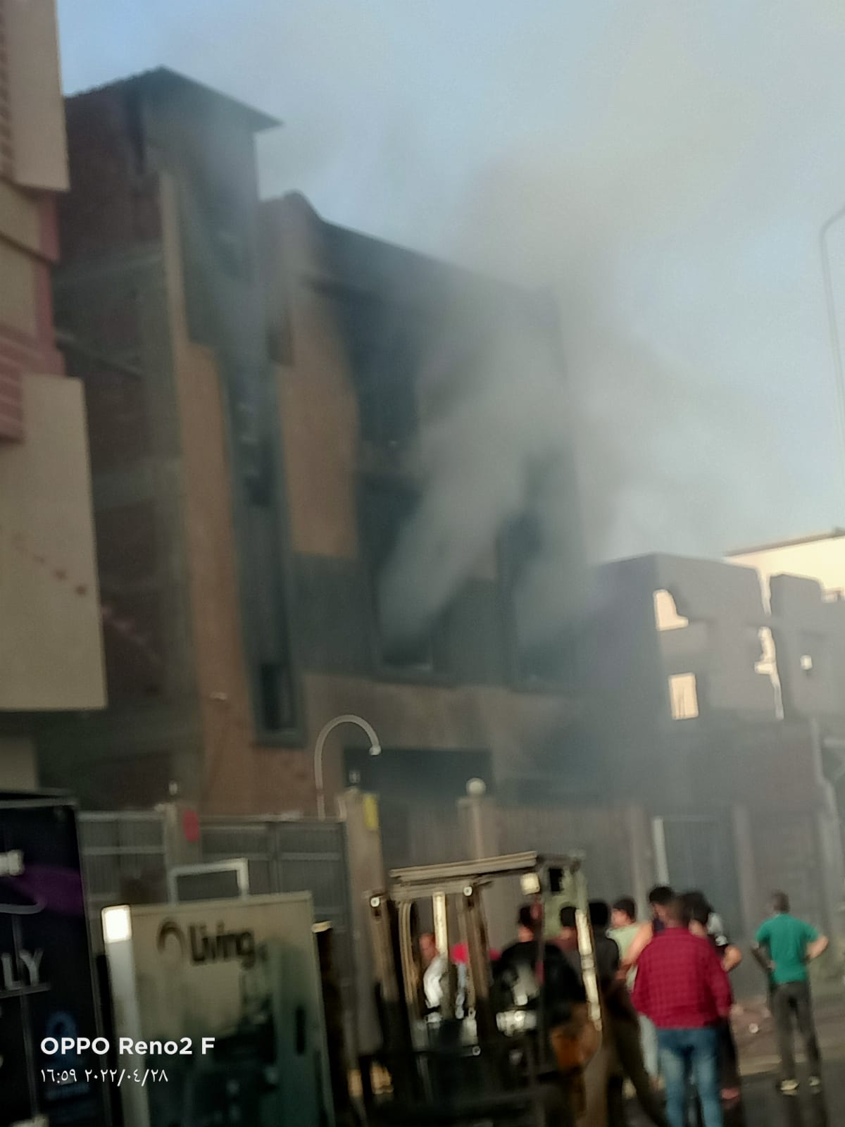 حريق داخل مصنع بالقاهرة الجديدة