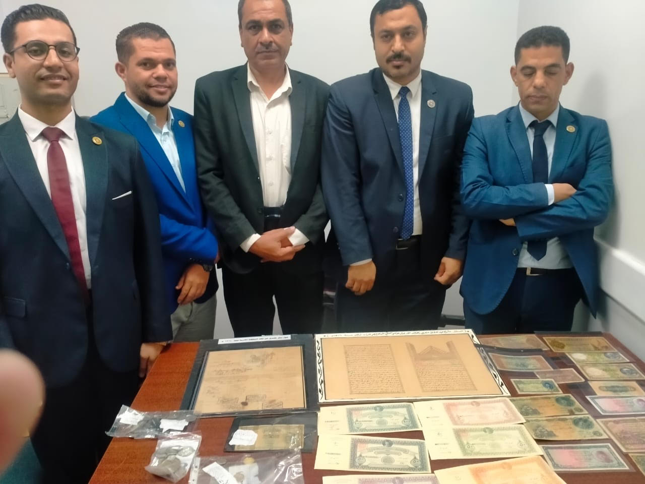 127876-ضبط-عملات-ورقية-ومعدنية-تخضع-لقانون-حماية-الآثار-(4)