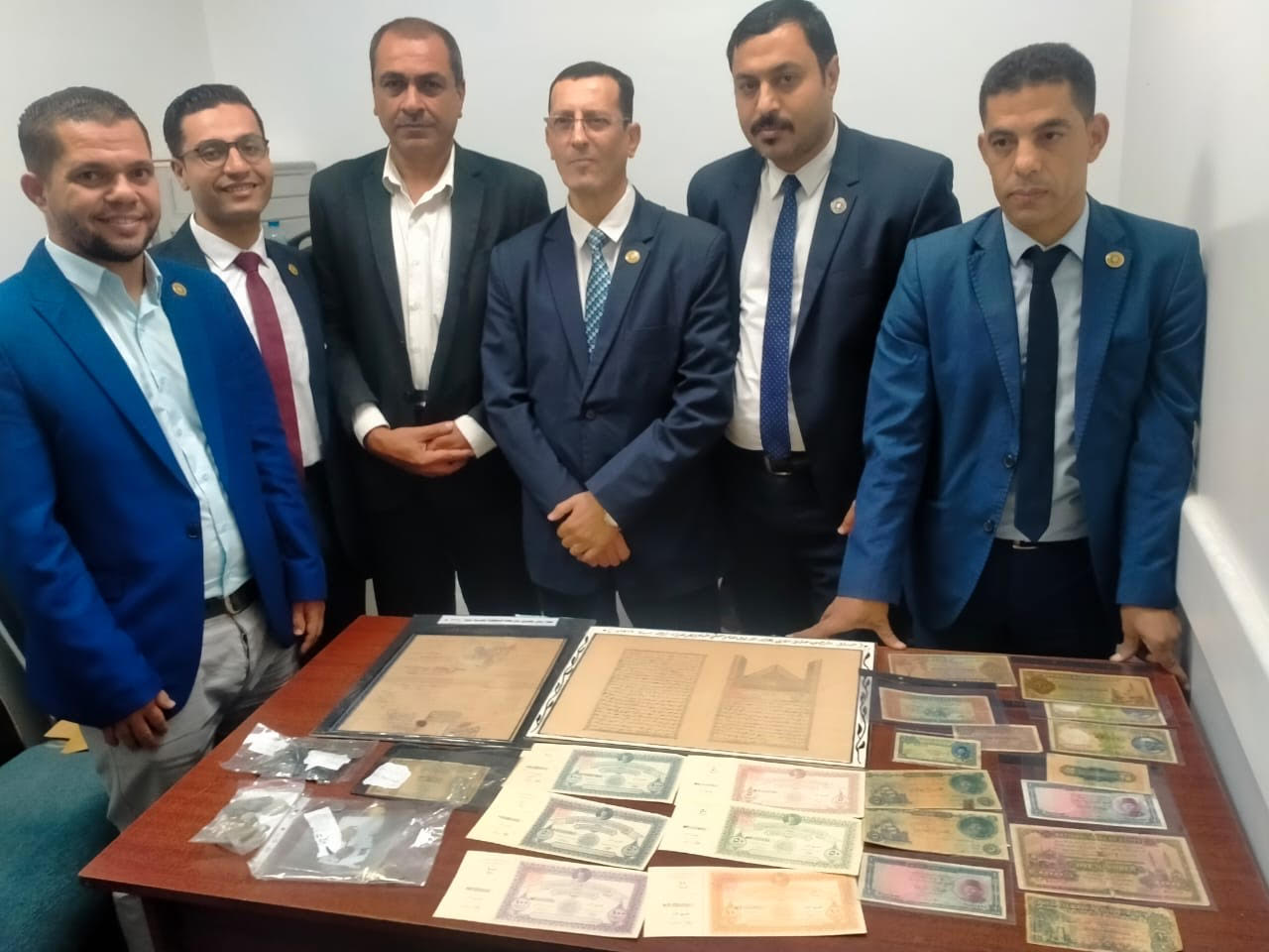 135574-ضبط-عملات-ورقية-ومعدنية-تخضع-لقانون-حماية-الآثار-(3)