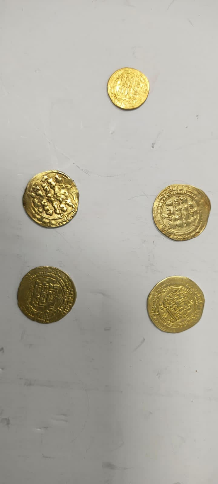 55114-ضبط-عملات-ورقية-ومعدنية-تخضع-لقانون-حماية-الآثار-(1)