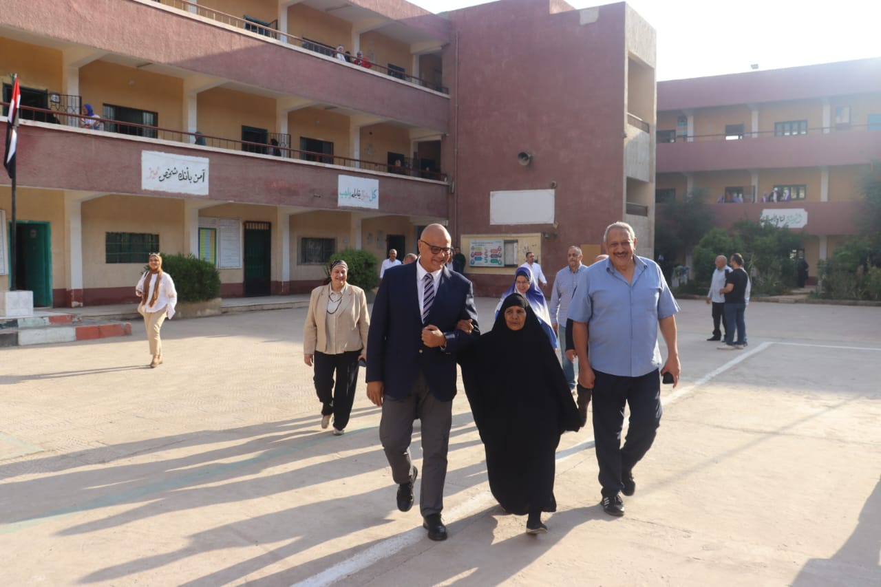 عاملة 1