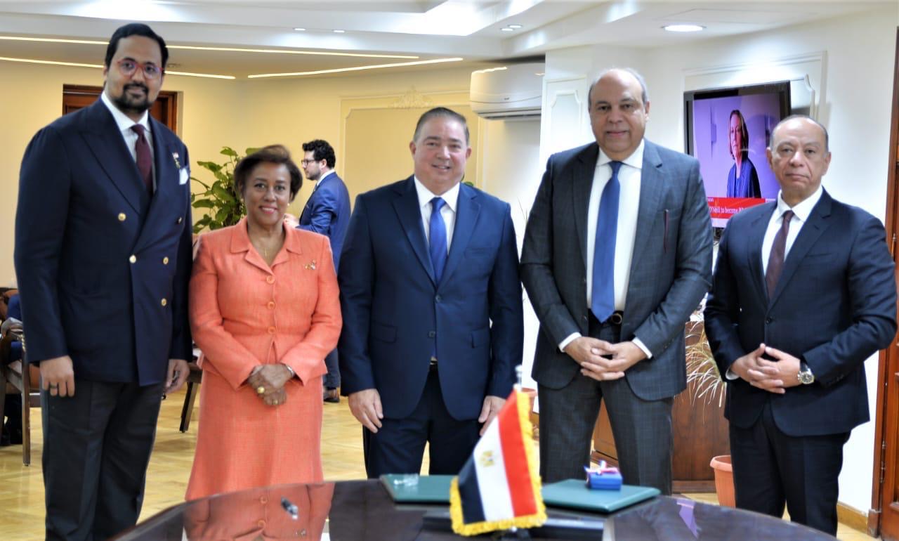 0ab1f596-928e-4b44-800c-4ac5071acf77