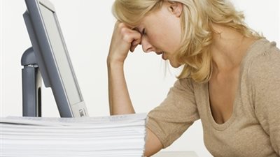 الجلوس فترة طويلة أمام الكمبيوتر يعرض الصحة للخطر