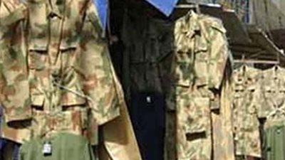 ضبط ورشة لتصنيع الملابس العسكرية بشبرا الخيمة