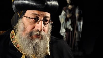 البابا تواضروس يستقبل أسر بعض ضحايا الذكرى الرابعة لثورة 25 يناير