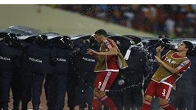 الكاف في مأزق بسبب احداث شغب غينيا الاستوائية وغانا