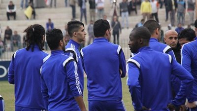 الزمالك يواصل تدريباته . وفيريرا يذاكر للاعبيه بالفيديو