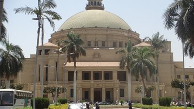 جامعة القاهرة تمنع التدخين بمباني الكليات