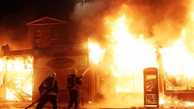 السيطرة علي حريق هائل بمصنع الفاروق للورق بالعبور