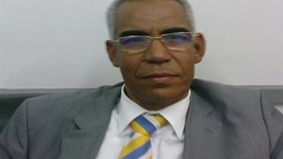 بالفيديو.. رئيس الضرائب مازحًا : امتنع عن التدخين لمنع استغلال التجار