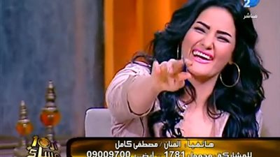 بالفيديو.. مصطفي كامل لسما المصري: إنتي قليلة الأدب