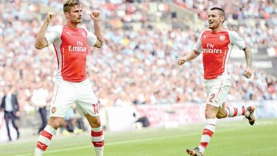 سانشيز وجيرو يقودان هجوم آرسنال أمام إيفرتون