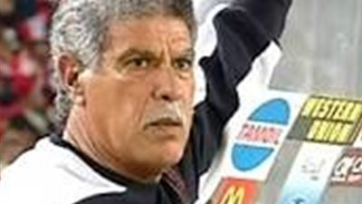 المعلم  : انا ماسك فريق كبير والمهم  اللى جاى يرجع المنتخب لمكانته