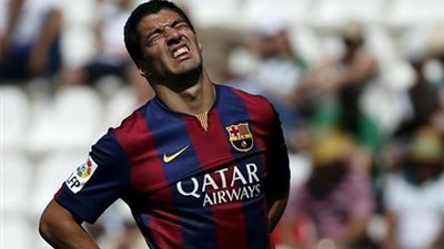 شكوك حول مشاركة سواريز مع برشلونة أمام اتلتيكو مدريد