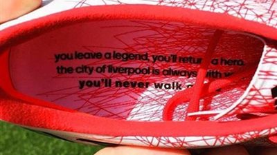 بالصور .. جيرارد يودع ليفربول برسالة مميزة على حذائه