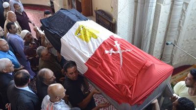 بالصور.. أهالى العزبة الغربية بالمنوفية يشيعون جثمان شهيد إسعاف سيناء