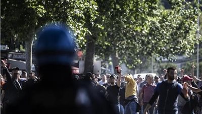 دربى روما.. طعن شخصين واشتباكات مع الأمن وشماريخ وقنابل