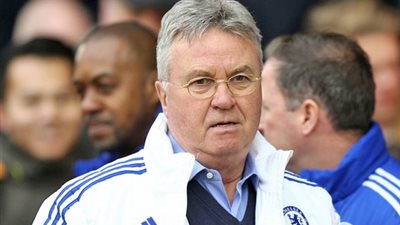 سوانزي سيتي يلحق بتشيلسي الخسارة الأولى في عهد هيدينك