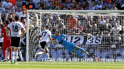 «فالنسيا»يضمد جراحه علي حساب «إشبيلية» بثنائية في الليجا الإسبانية