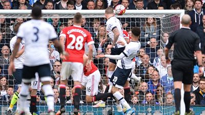 «توتنهام» يثأر من «اليونايتد» بثلاثية قاسية في ديربي البريميرليج 