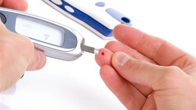 أهمهم البطيخ والزبيب.. أطعمة تضبط مستوى السكر في الدم