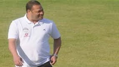 المدير الفني للإتحاد الإماراتي يحضر مران الأهلي 