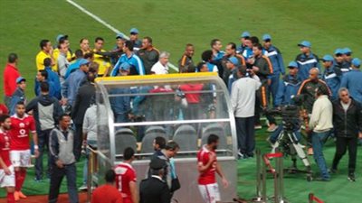 خناقة شوارع بين الأهلي وإنبي بسبب صلاح سليمان 