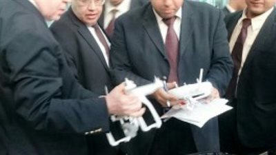 الجمارك تضبط طائرة تجسس بحوزة راكب أمريكي بمطار القاهرة