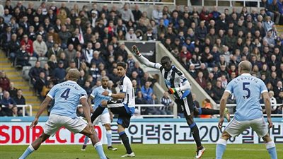 نيوكاسل يجبر السيتي علي التعادل 1/1 ويبعث بهدية للجانرز 