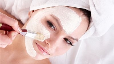 خبيرة التجميل «ريمان» تقدم 3 وصفات طبيعية لبشرة مشرقة ونقية