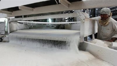  تعنت مصنع السكر فى إعادة شاب «بجرجا» إلى العمل 