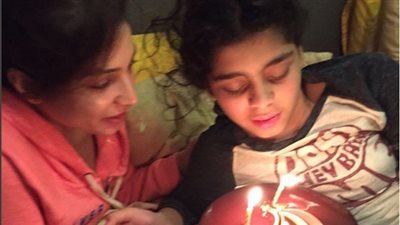 بالصور .. روجينا تحتفل بعيد ميلاد ابنتها وهى نائمة
