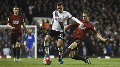 ليستر  يقترب من الفوز بالدورى بعد سقوط توتتنهام فى فخ التعادل