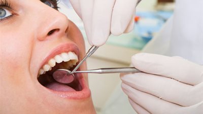 كيف يؤثر مرض السكر على صحة الأسنان؟