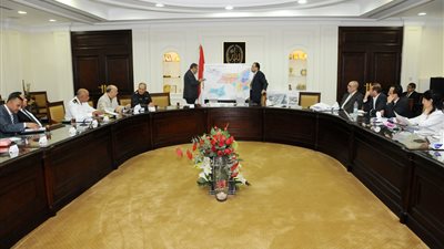 وزير الإسكان ومسئولو «الداخلية» يستعرضون الاحتياجات الأمنية لـ«العاصمة الإدارية» الجديدة