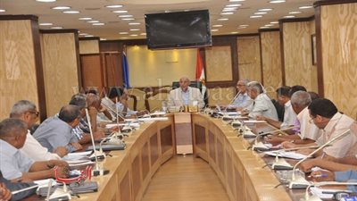 إحالة موظفين للنيابة لارتكابهم مخالفات إدارية ومالية فى أسوان