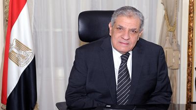 محلب وعدد من الوزراء يهنئون البابا تواضروس بعيد القيامة المجيد