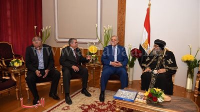 بالصور.. رموز السياسة والقضاء يتوافدون على الكاتدرائية لتهنئة «تواضروس» بعيد القيامة