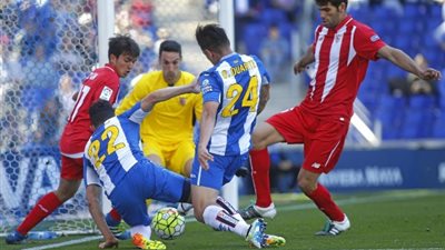 إسبانيول يسقط إشبيلية بهدف في الليجا الإسبانية 