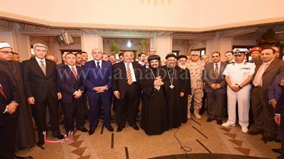 قائد المنطقة الشمالية ومحافظ الإسكندرية يزوران الكنيسة المرقسية للتهنئة بـ«عيد القيامة»