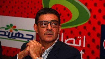 شمس: وحيد رئيس بعثة الأهلى فى دبي وطاهر سيؤازر الفريق 