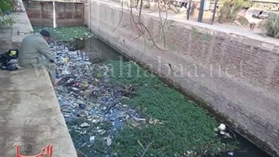 ترعة بالسنطة تتحول إلى «مقلب قمامة»