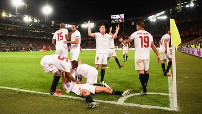 الغواصات الصفراء «تفرم» الريدز.. وتتوج بطلاً للدوري الأوروبي للمرة 5