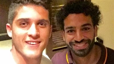 سيلفي الشيخ وصلاح في الإمارات قبل ودية الأهلي و روما