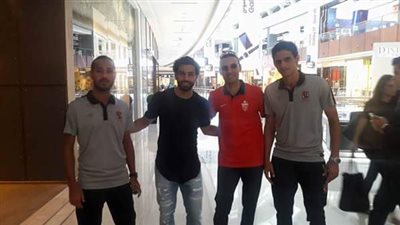 صور.. صلاح مع نجوم الاهلي في جولة تسويقية بدبي