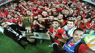  هشتاح «سيلفى_الكأس» يتصدر مواقع التواصل الاجتماعى بعد فوز الأهلى على روما