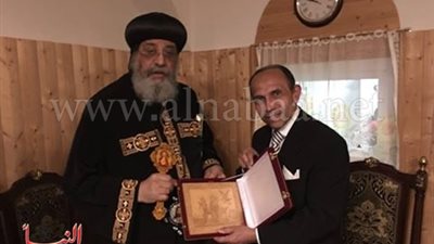 بالصور.. «تواضروس» يستقبل محافظ الفيوم الأسبق