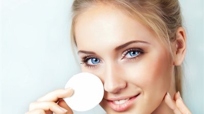 كيف تعدين «مزيل مكياج» بمواد طبيعية