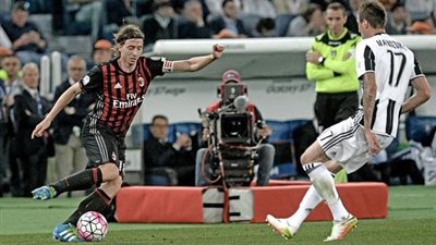 ميلان يمدد عقد مونتليفو لمدة 3 أعوام 