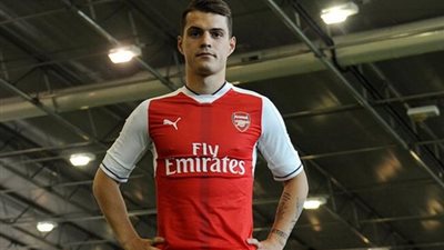 رسميا..الجانرز يضم السويسري جرانيت تشاكا